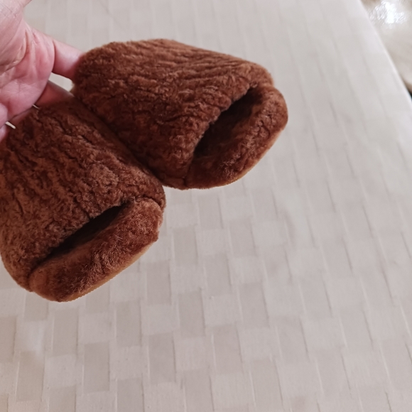 Veronica Beard Desiree Genuine Shearling Slides Sandals - Picture 7 of 9